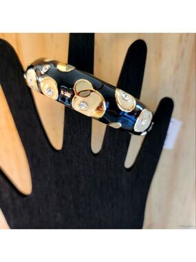 STUNNING Sequin™ Black Enamel & Gold-Tone Crystal Hinged Bangle Bracelet – NWT